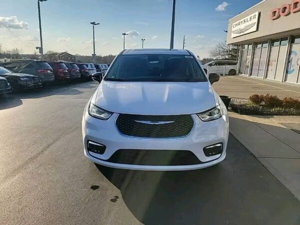 New 2024 Chrysler PACIFICA LIMITED AWD